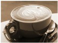 Hoe voorzie ik mijn cappuccino van een schuimende melklaag
